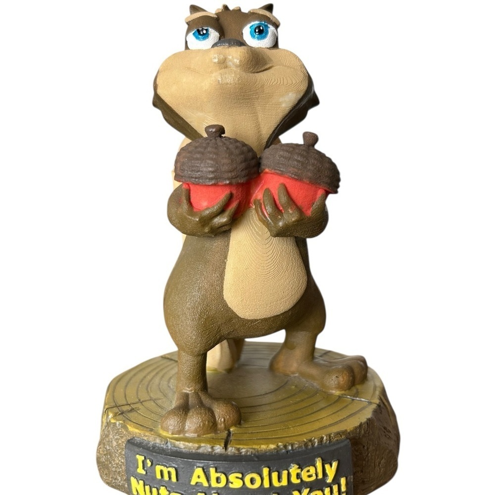 Vintage Kitschy Squirrel figurine, handpainted, 70s Cute Decor - Picture 8 of 8